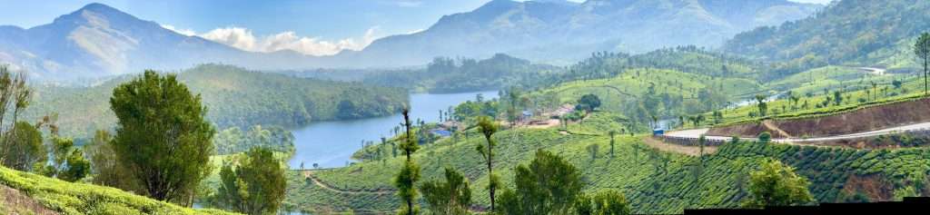 Scenic road from Munnar to Thekkady - Kerala
