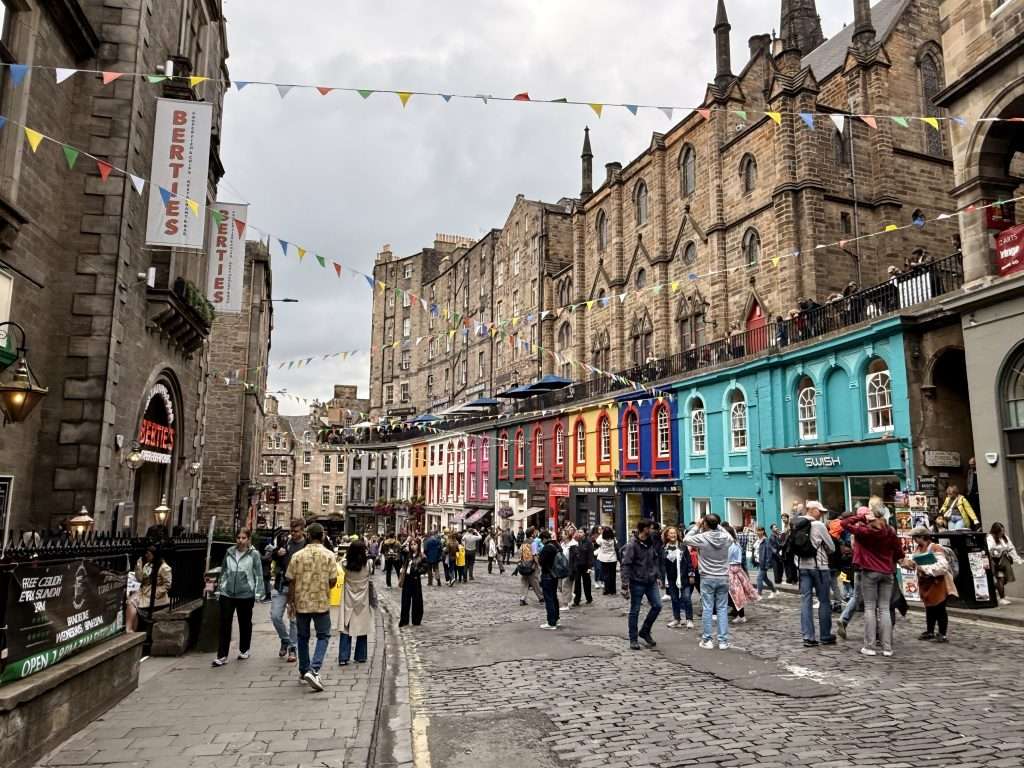 Edinburgh Fringe - The Royal Mile - The Fringe in Full Swing