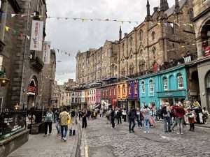 Read more about the article How To Navigate the Edinburgh Fringe Like a Pro:  My Top 10 Tips